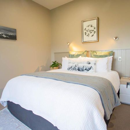 Dunluce Boutique B&B Те Анау Екстериор снимка