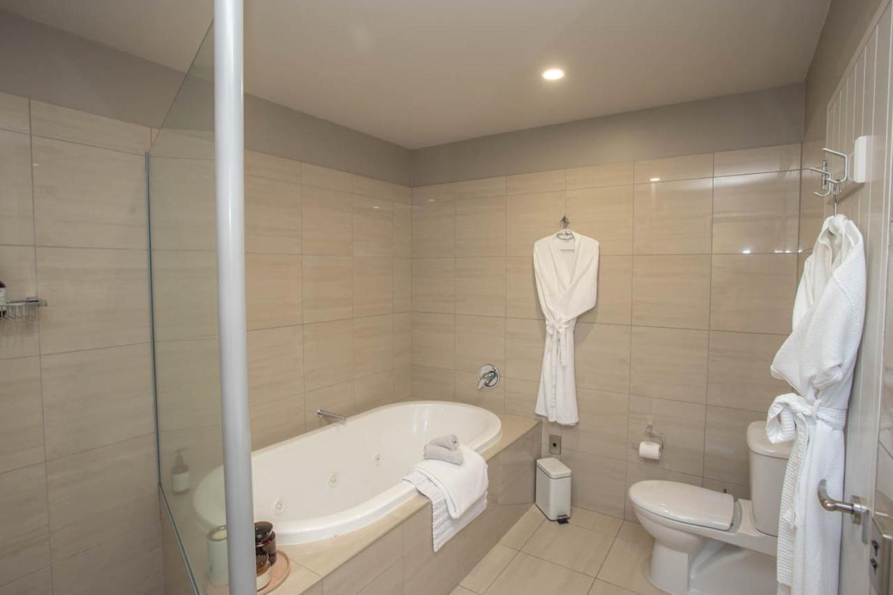 Dunluce Boutique B&B Те Анау Екстериор снимка